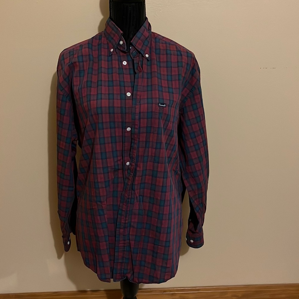 Facconnable 100% cotton casual long sleeve button down shirt.